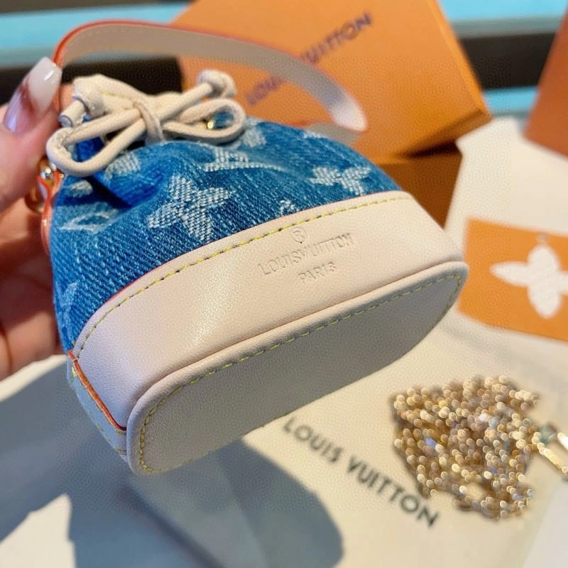 Louis Vuitton Ornaments Chic 269167