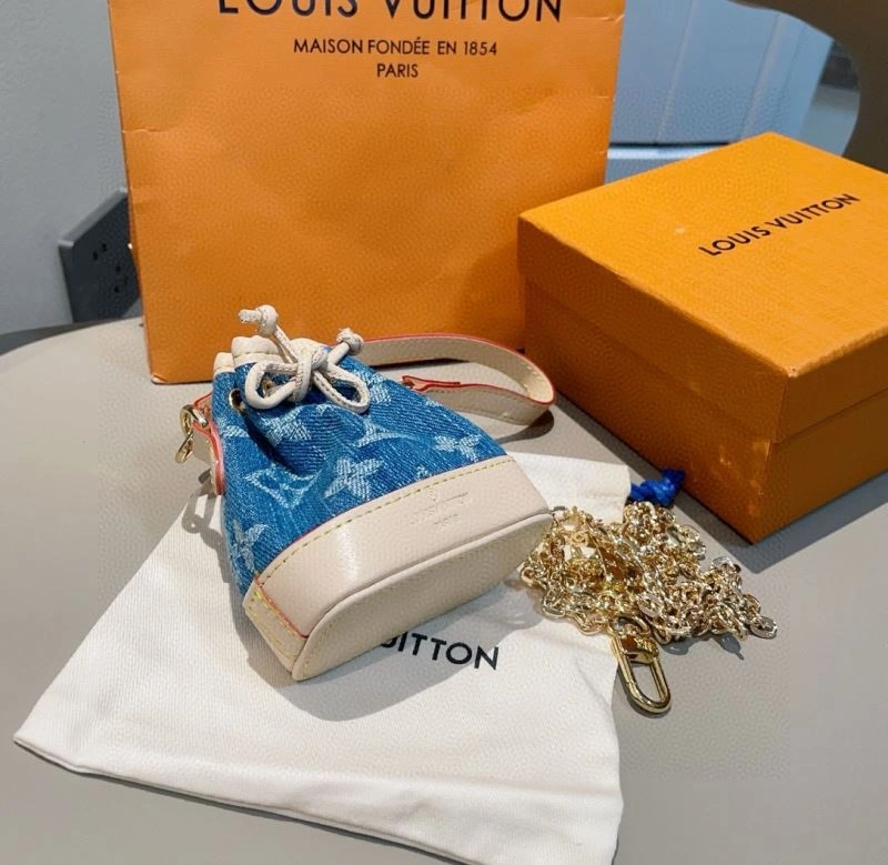 Louis Vuitton Ornaments Chic 269167