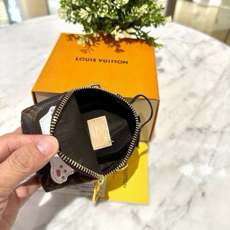 Breathable Louis Vuitton Ornaments 269175