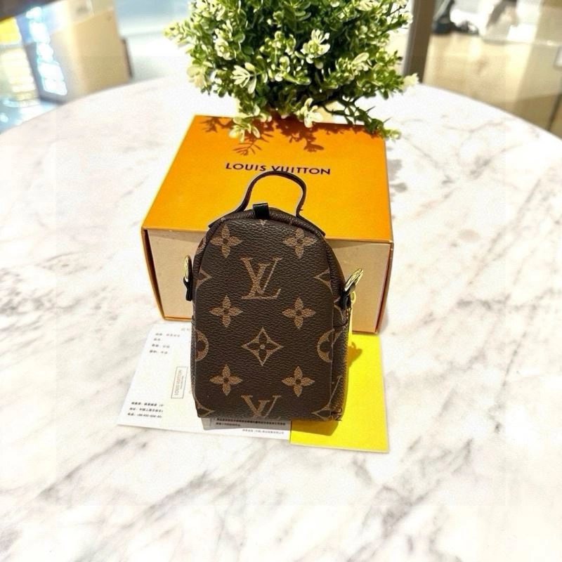 Breathable Louis Vuitton Ornaments 269175