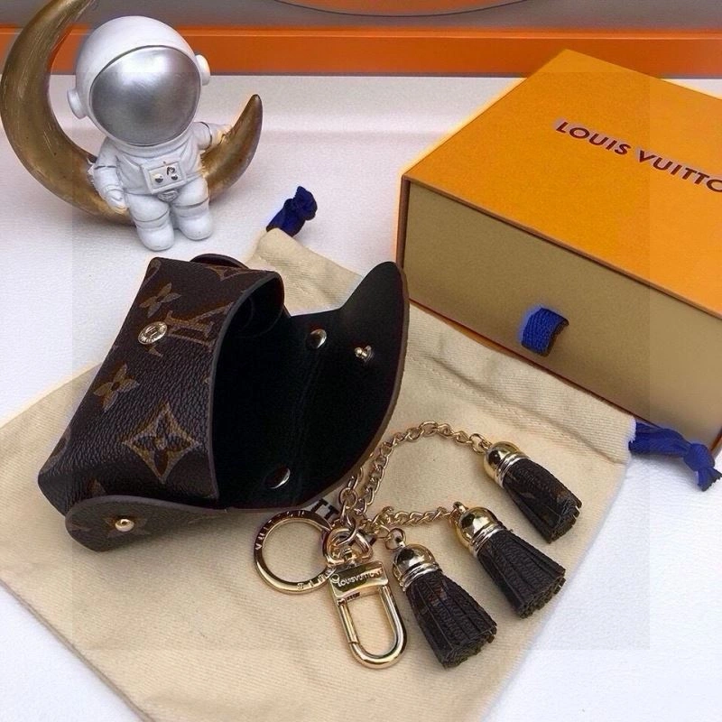 Louis Vuitton Ornaments Refined 269145