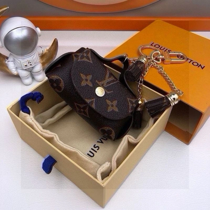 Louis Vuitton Ornaments Refined 269145