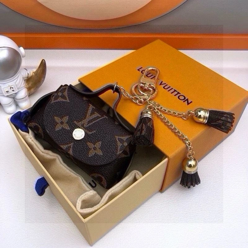 Louis Vuitton Ornaments Refined 269145