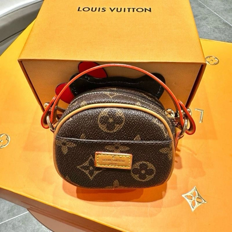 Louis Vuitton Ornaments Fashionable 269134
