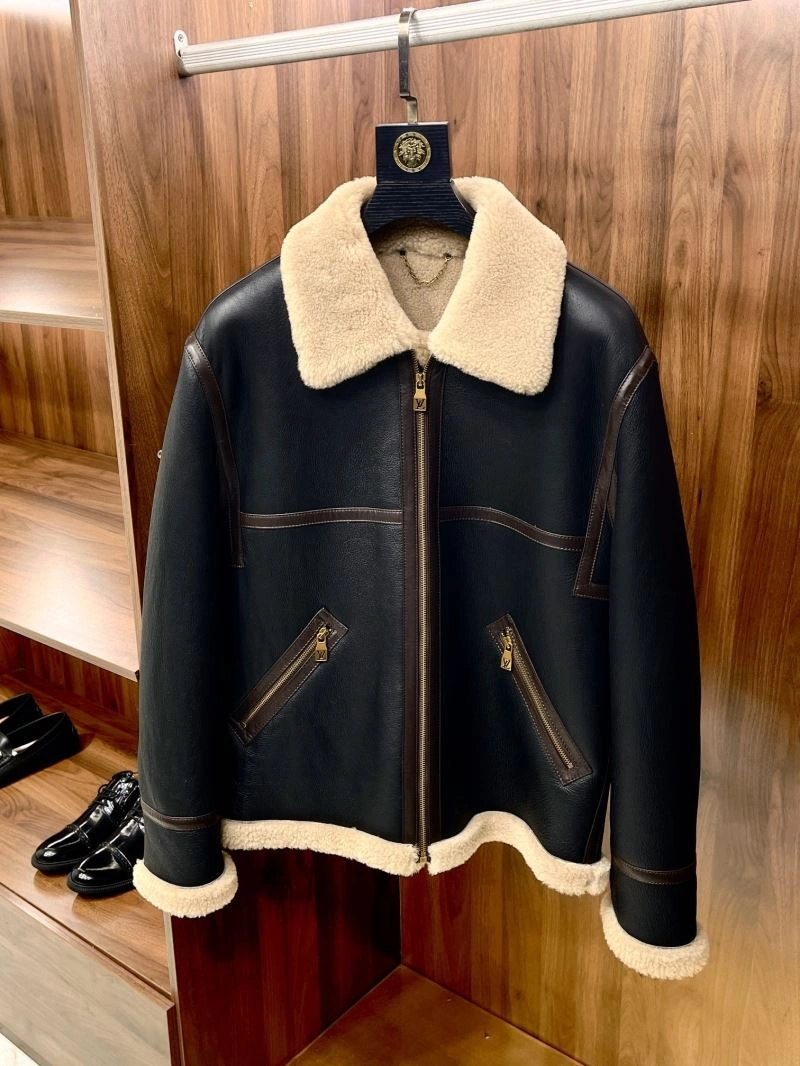 ComfortFit Louis Vuitton Outwear 138843