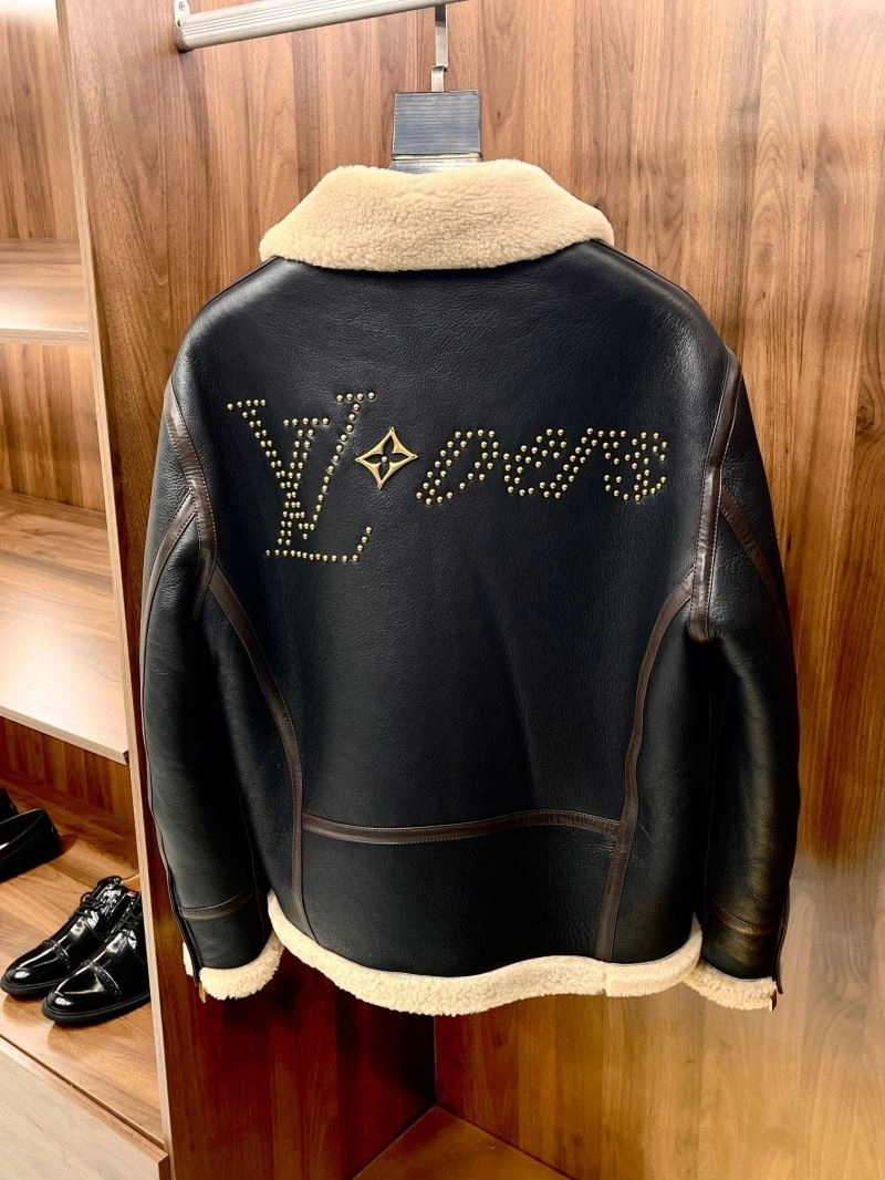ComfortFit Louis Vuitton Outwear 138843