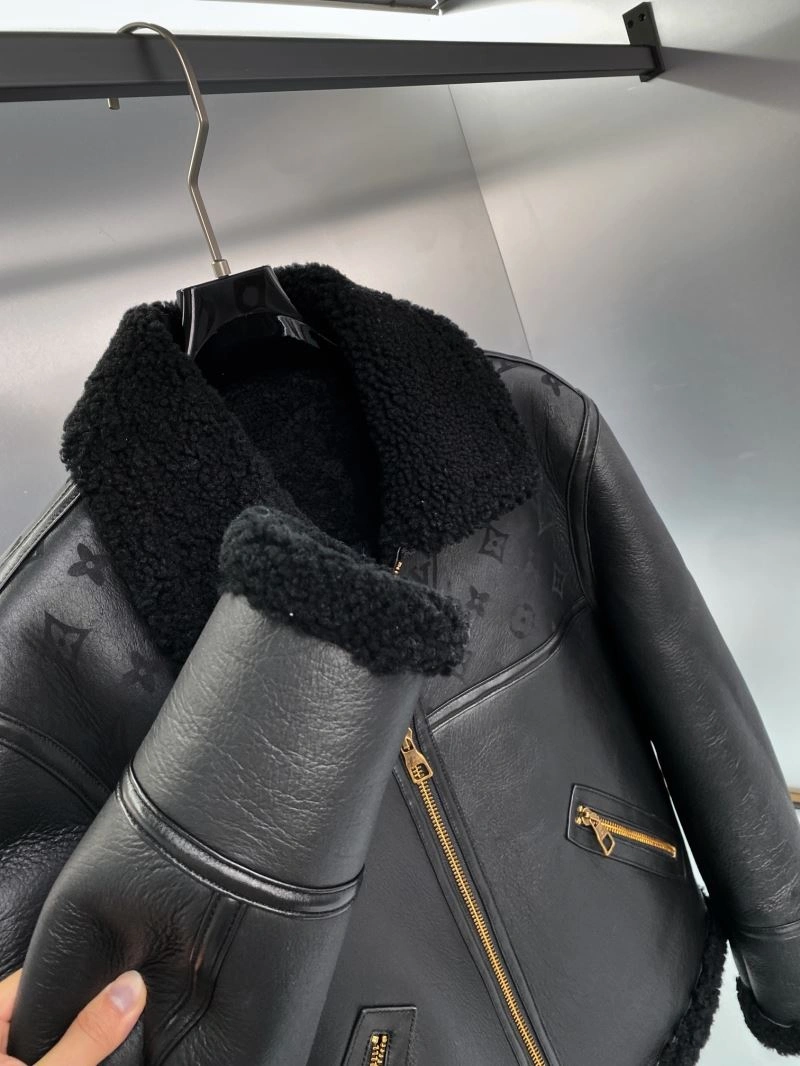 Louis Vuitton Outwear Chic 138829