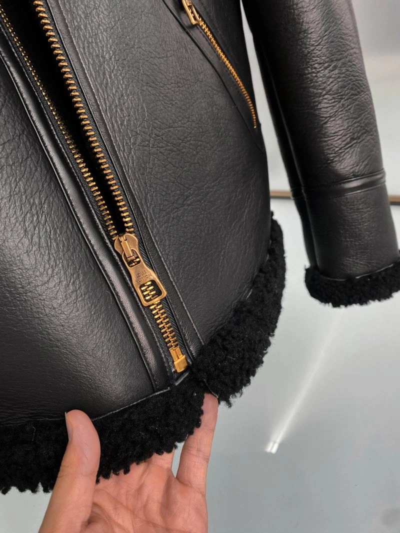 Louis Vuitton Outwear Chic 138829