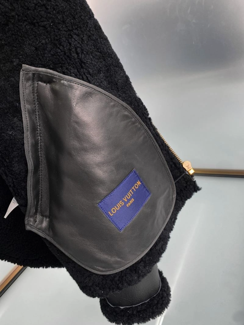 Louis Vuitton Outwear Chic 138829