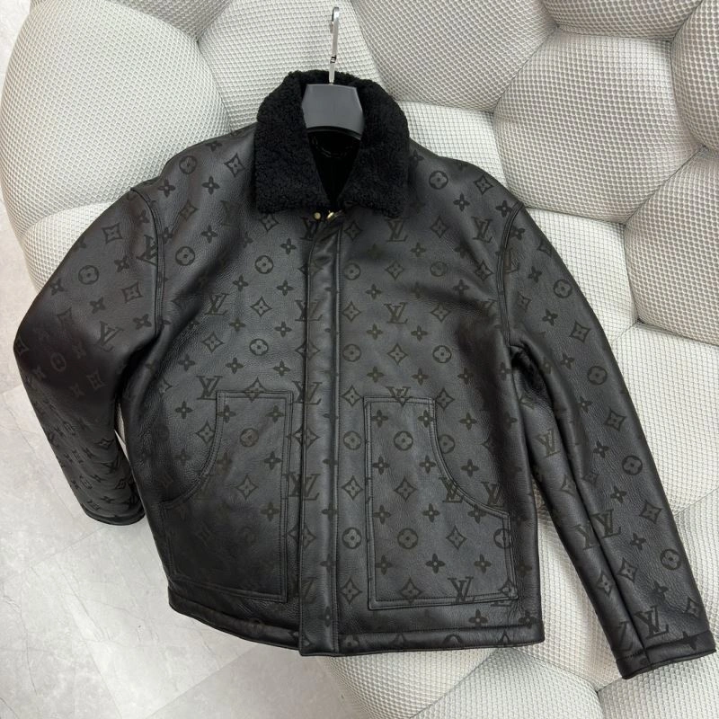 SmoothTexture Louis Vuitton Outwear 138842