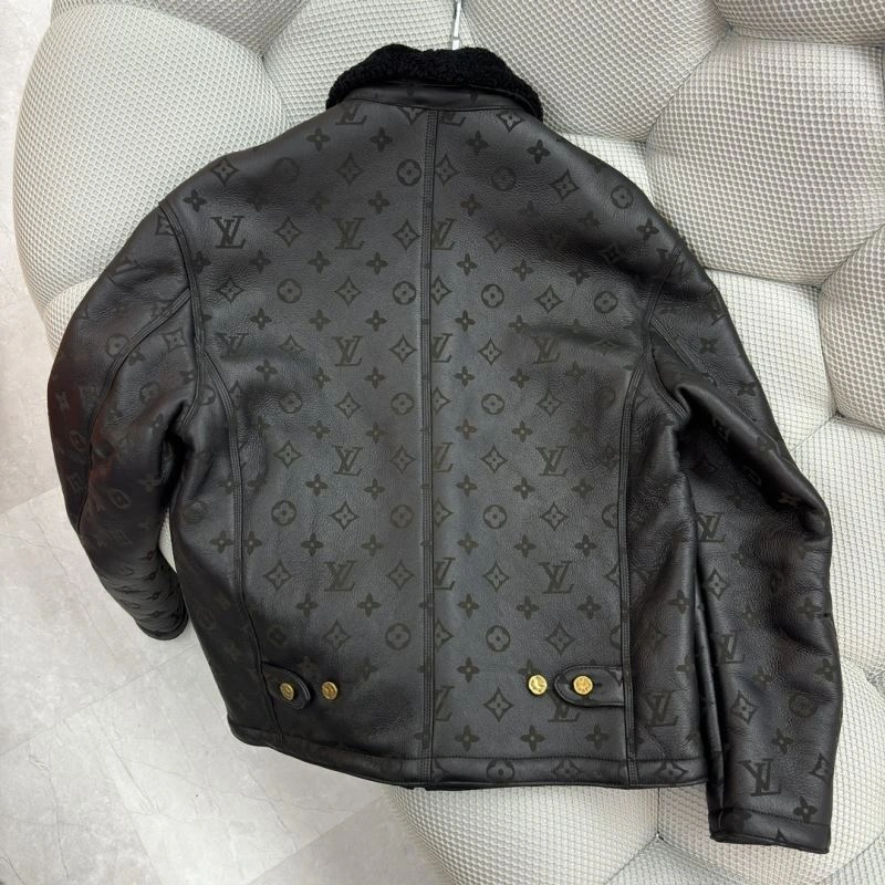 SmoothTexture Louis Vuitton Outwear 138842
