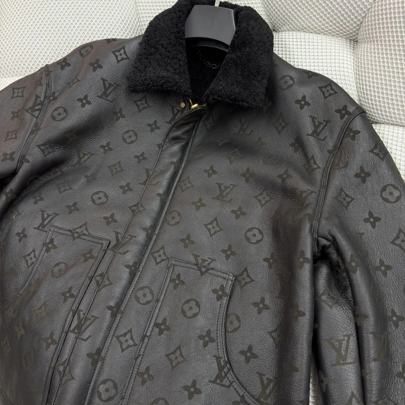 SmoothTexture Louis Vuitton Outwear 138842
