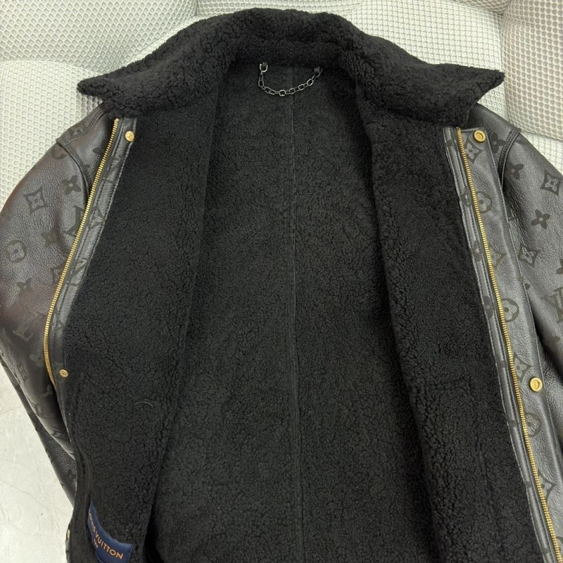 SmoothTexture Louis Vuitton Outwear 138842