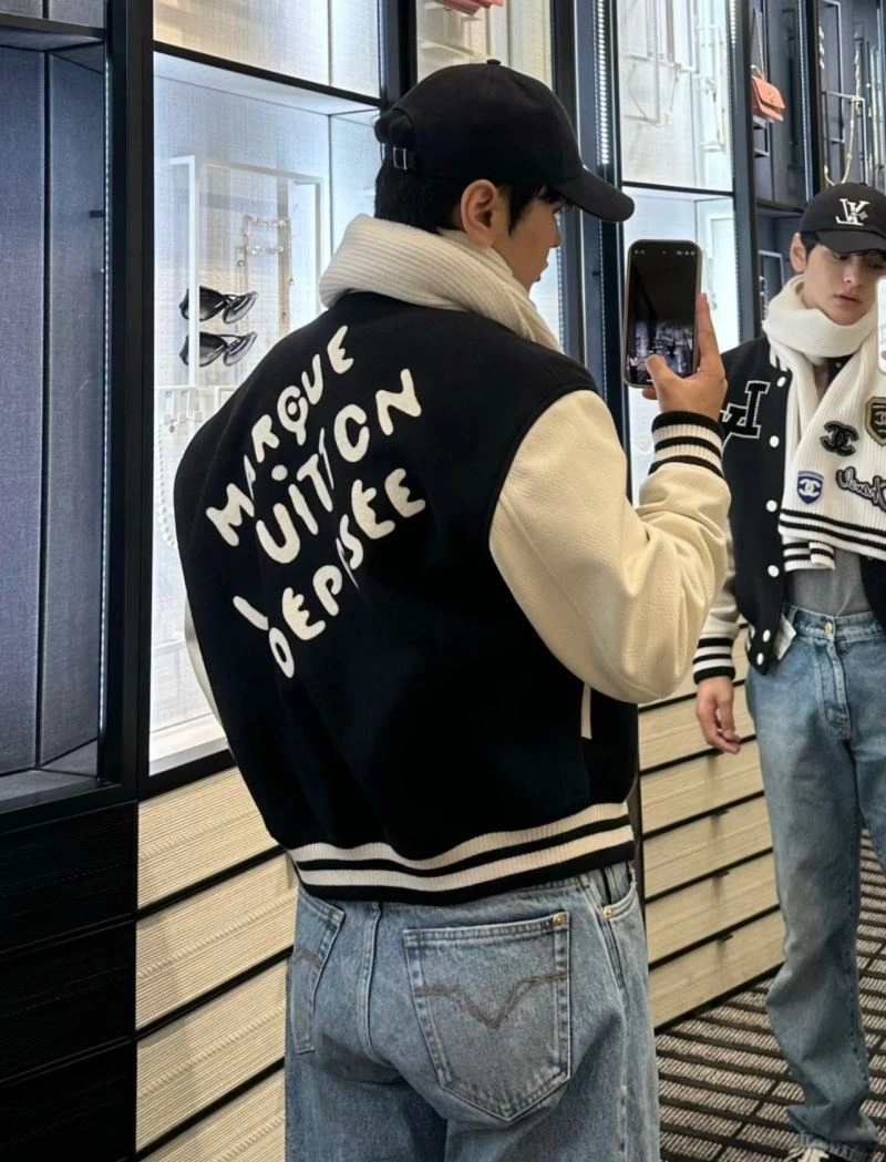 Louis Vuitton Outwear DailyWear 138671