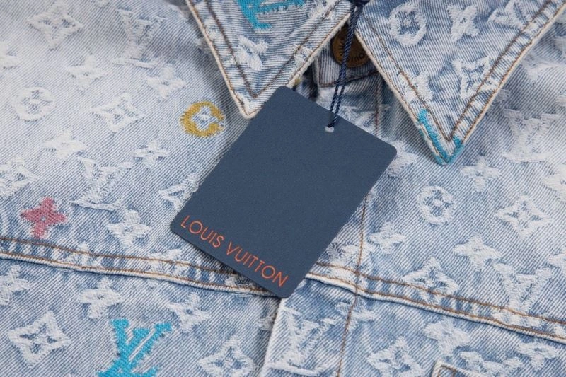 Unisex Louis Vuitton Outwear 138669