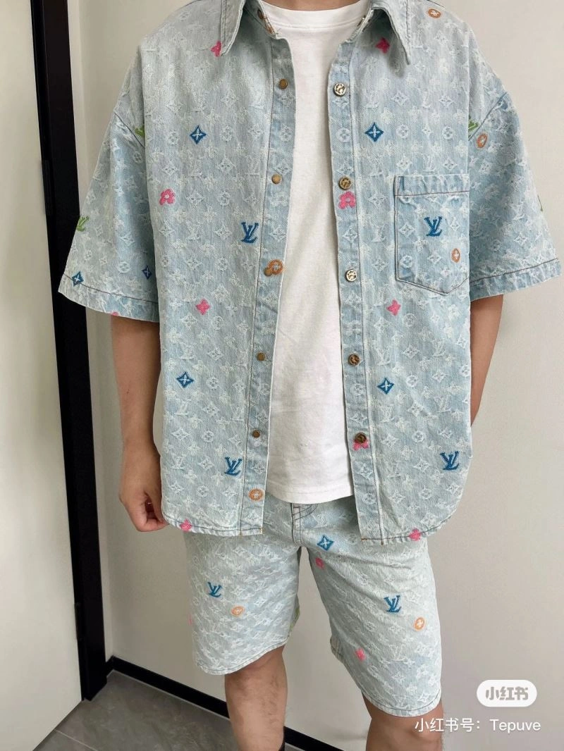 Unisex Louis Vuitton Outwear 138669