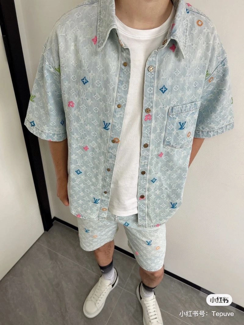 Unisex Louis Vuitton Outwear 138669