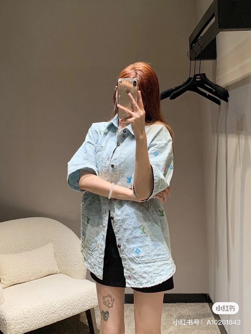 Unisex Louis Vuitton Outwear 138669