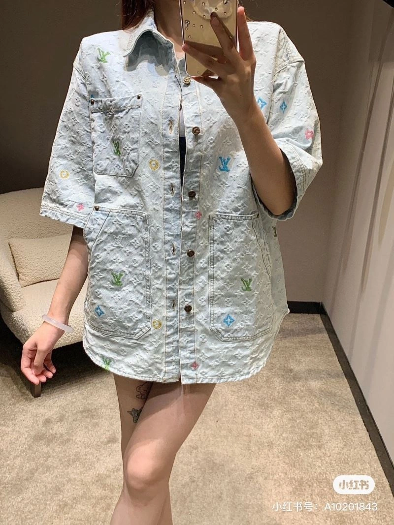 Unisex Louis Vuitton Outwear 138669