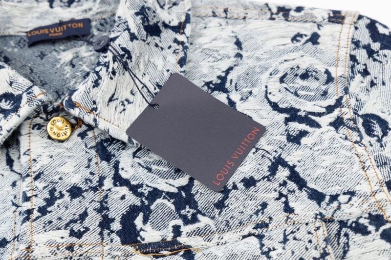 Effortless Louis Vuitton Outwear 138668
