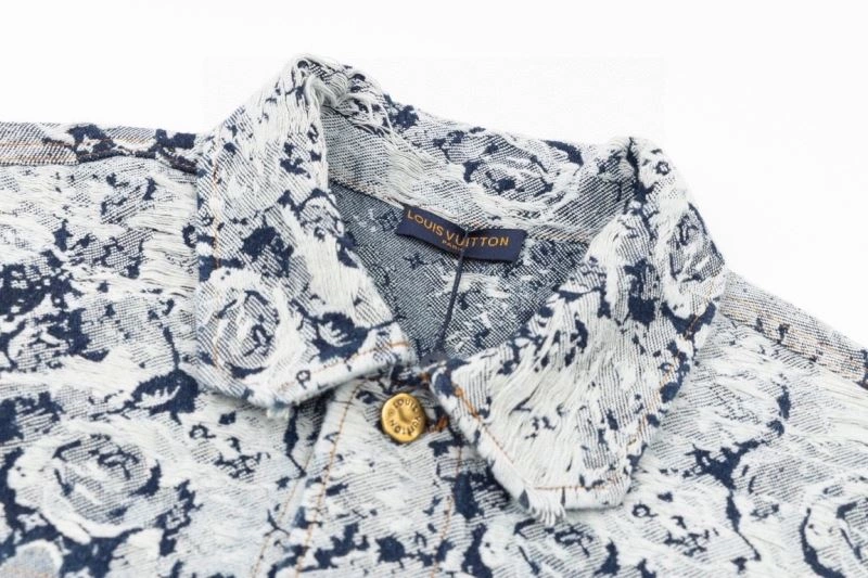 Effortless Louis Vuitton Outwear 138668
