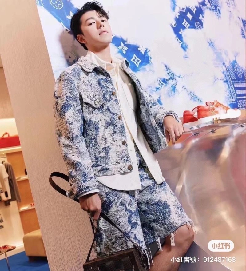 Effortless Louis Vuitton Outwear 138668