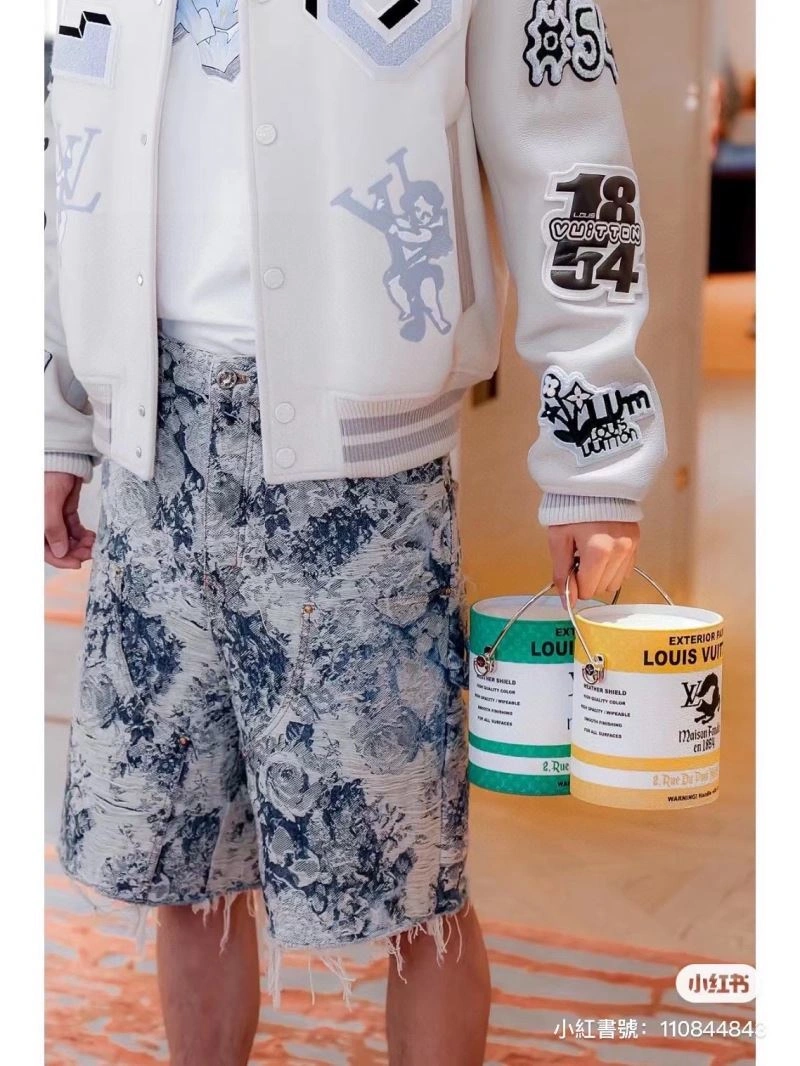 Effortless Louis Vuitton Outwear 138668