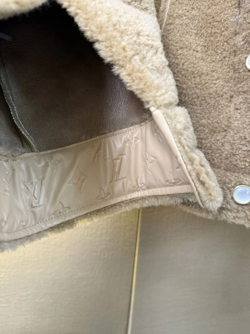Functional Louis Vuitton Outwear 138655
