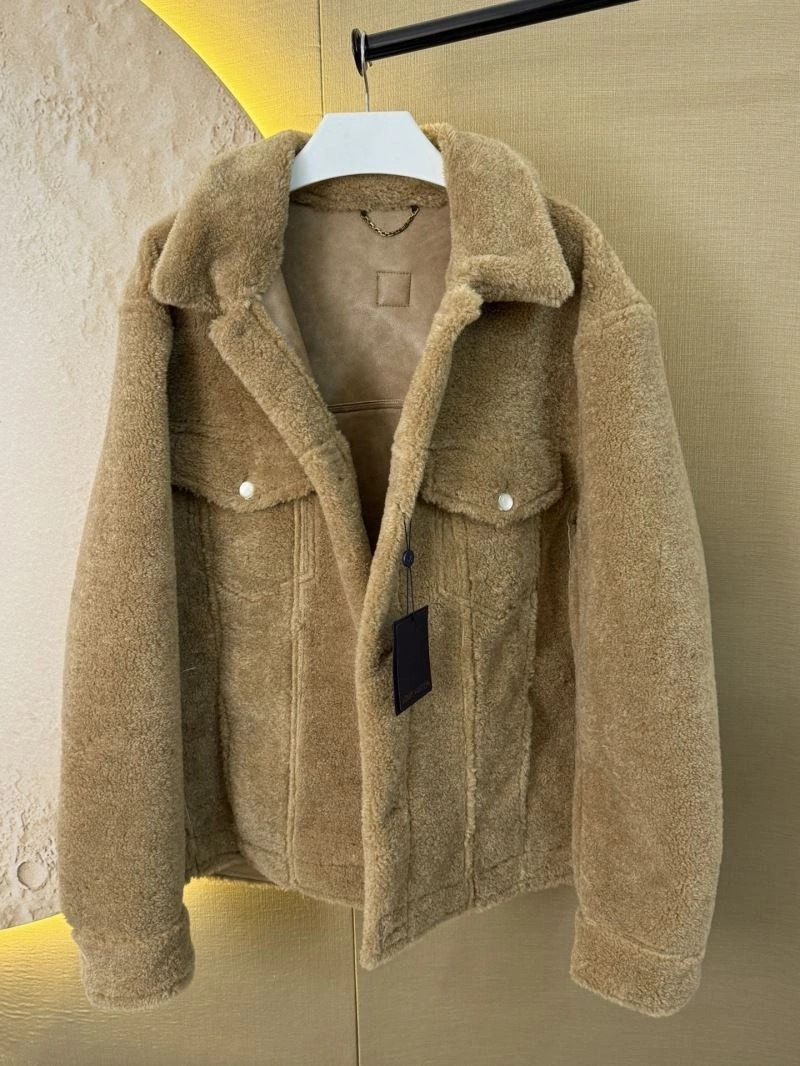 Functional Louis Vuitton Outwear 138655