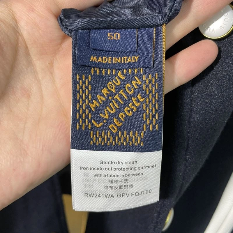 Neat Louis Vuitton Outwear 138662