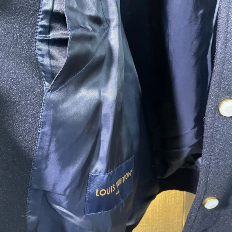 Neat Louis Vuitton Outwear 138662