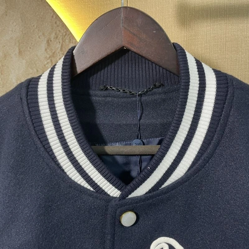 Neat Louis Vuitton Outwear 138662