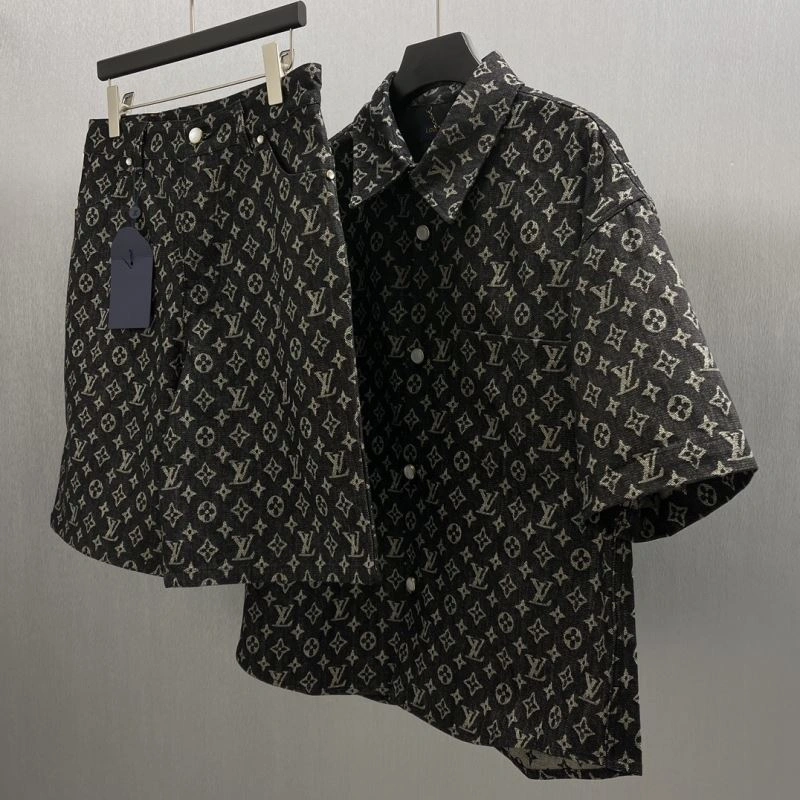 Modern Louis Vuitton Outwear 138645