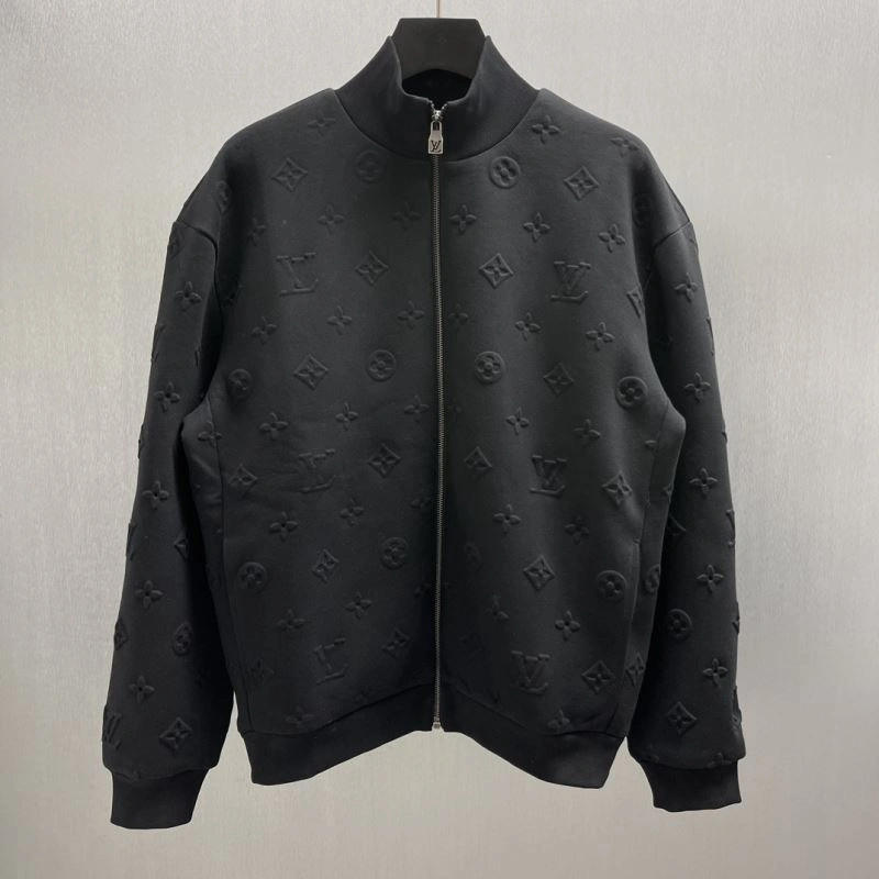 Effortless Louis Vuitton Outwear 138638