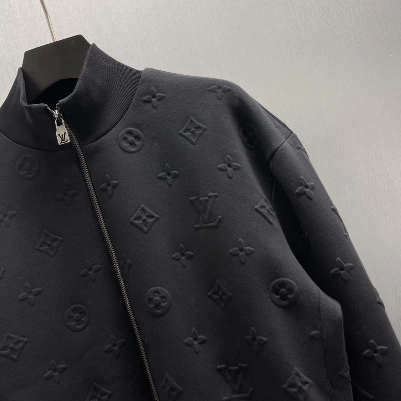 Effortless Louis Vuitton Outwear 138638
