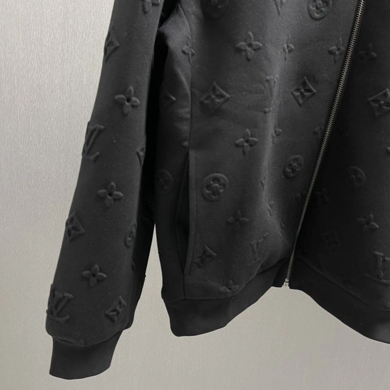 Effortless Louis Vuitton Outwear 138638