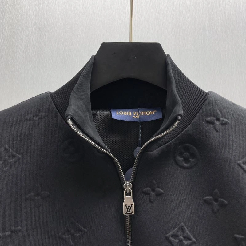 Effortless Louis Vuitton Outwear 138638