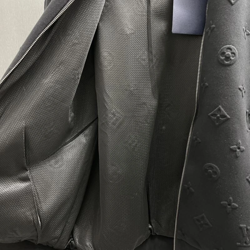 Effortless Louis Vuitton Outwear 138638