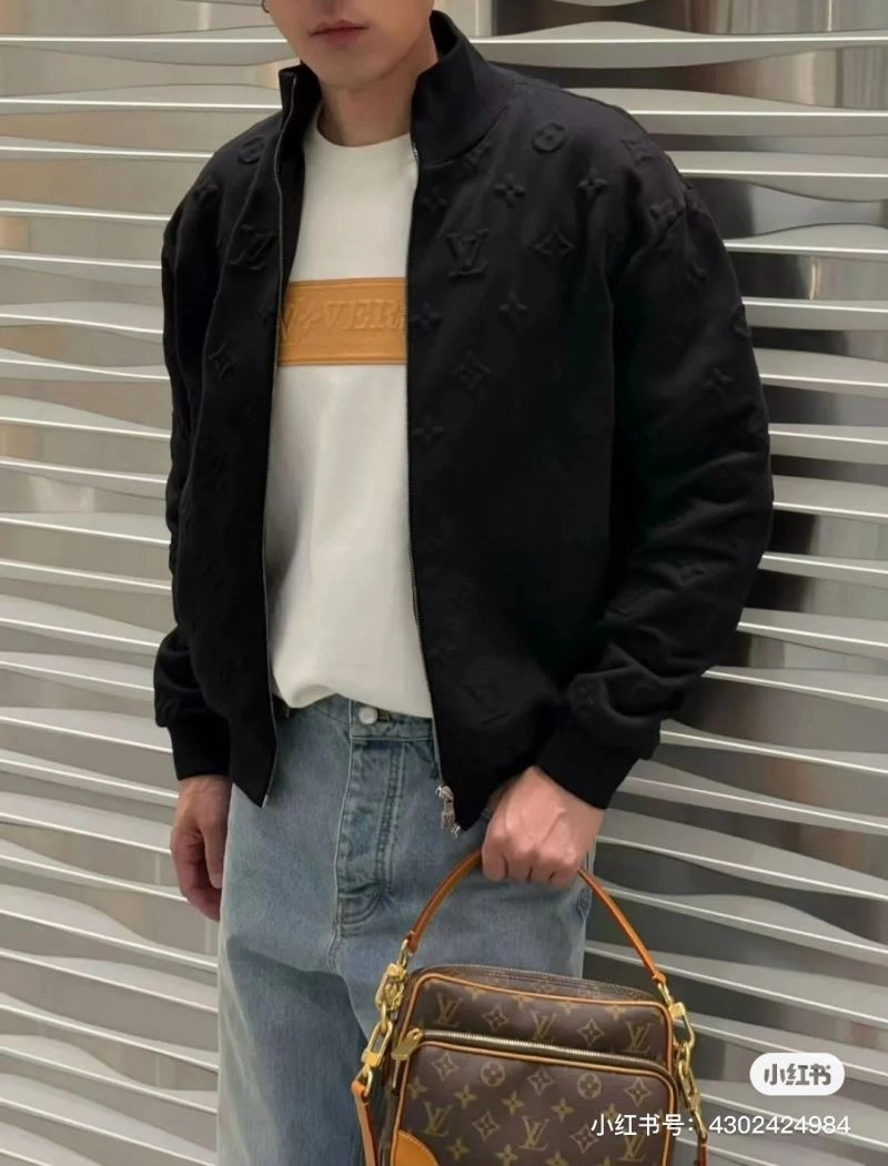 Effortless Louis Vuitton Outwear 138638