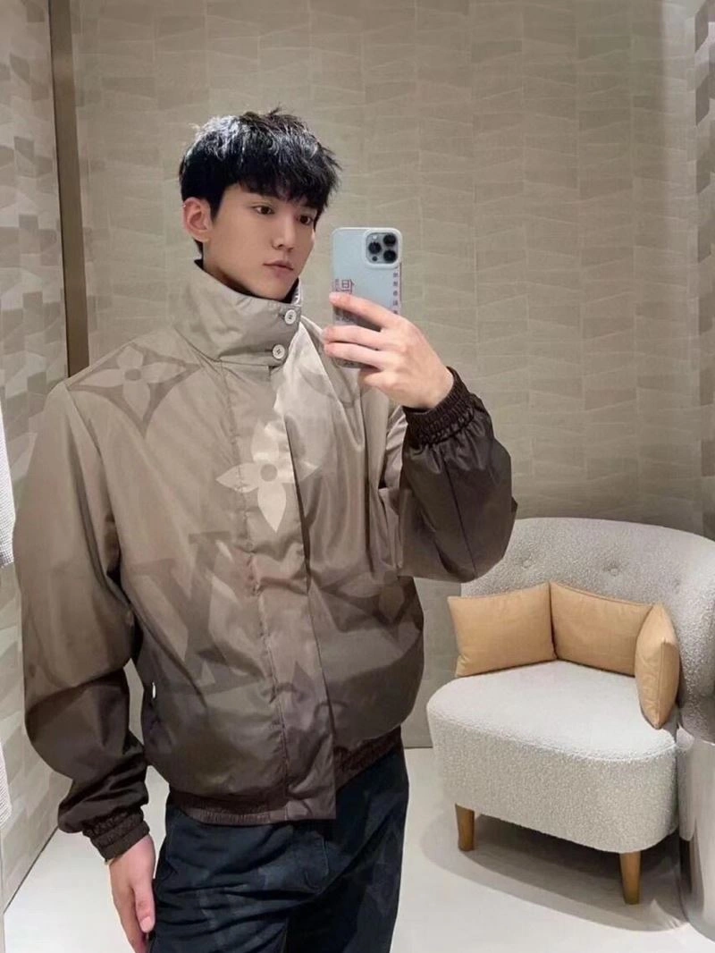 Louis Vuitton Outwear Classic 138636