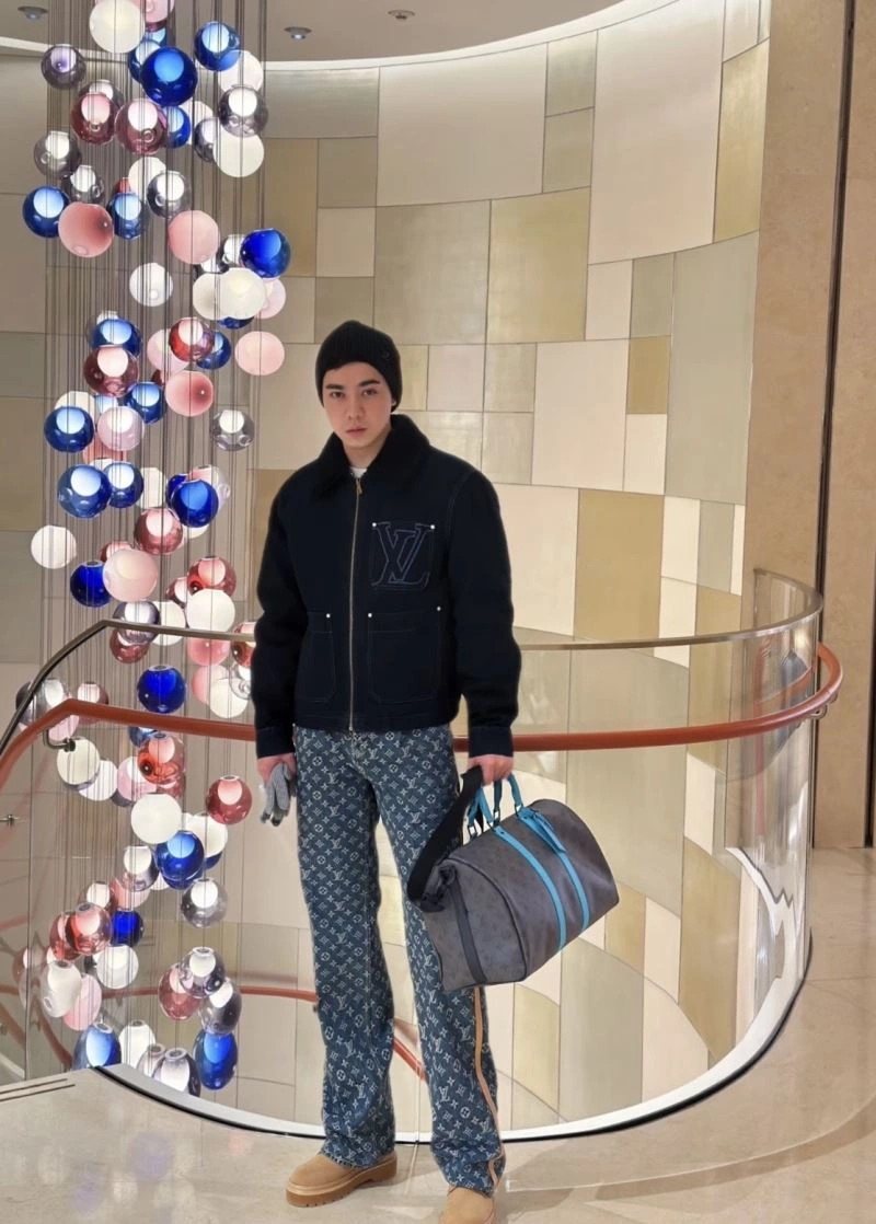 Soft Louis Vuitton Outwear 138625