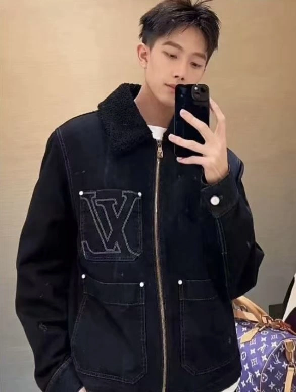 Soft Louis Vuitton Outwear 138625