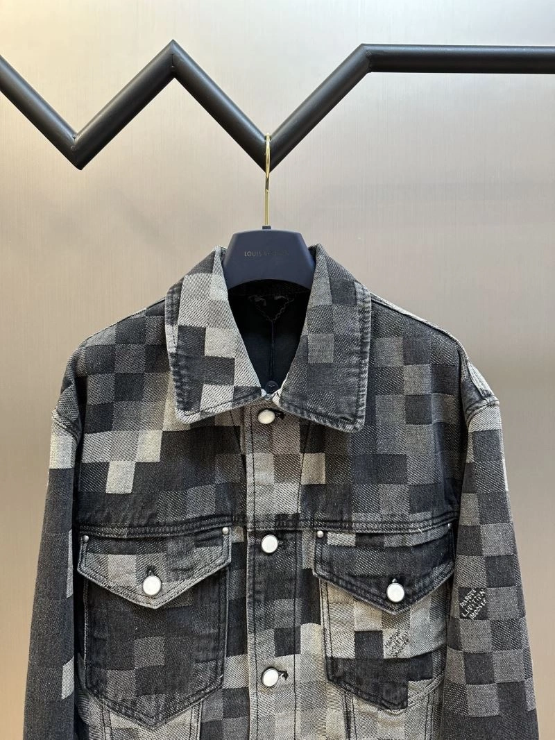 Classic Louis Vuitton Outwear 138622