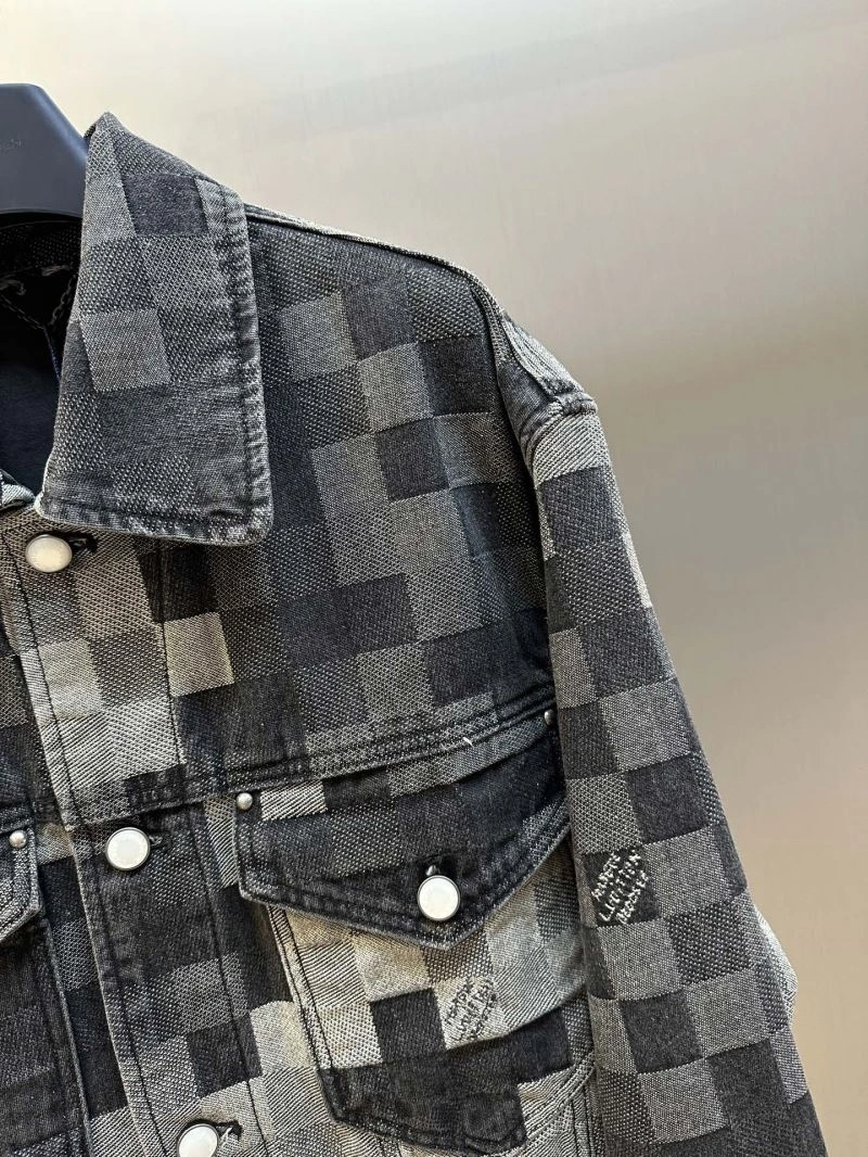 Classic Louis Vuitton Outwear 138622