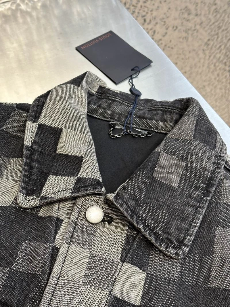 Classic Louis Vuitton Outwear 138622