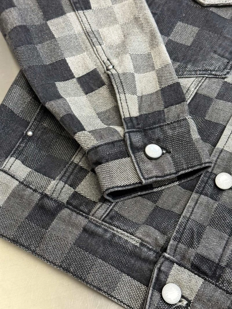 Classic Louis Vuitton Outwear 138622