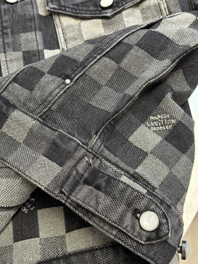 Classic Louis Vuitton Outwear 138622