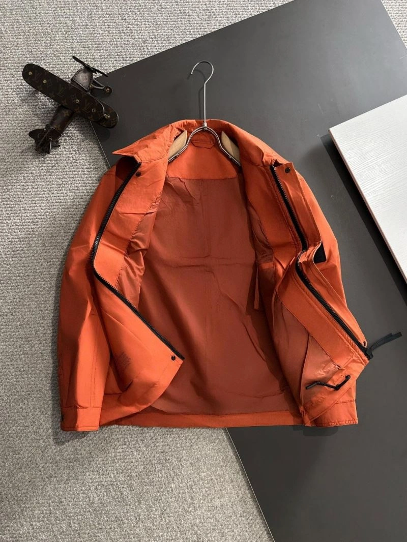 Breathable Louis Vuitton Outwear 138606