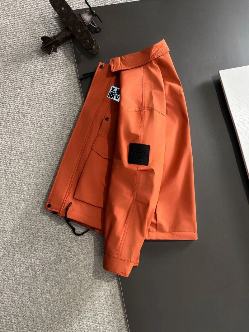 Breathable Louis Vuitton Outwear 138606