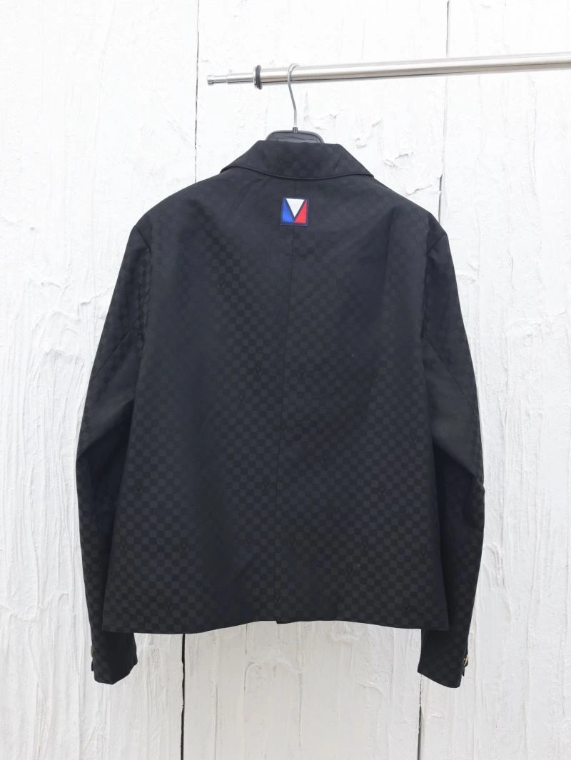 EyeCatching Louis Vuitton Outwear 138626